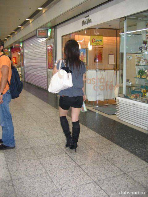 867_japan_girls_in_shorts_09.jpg